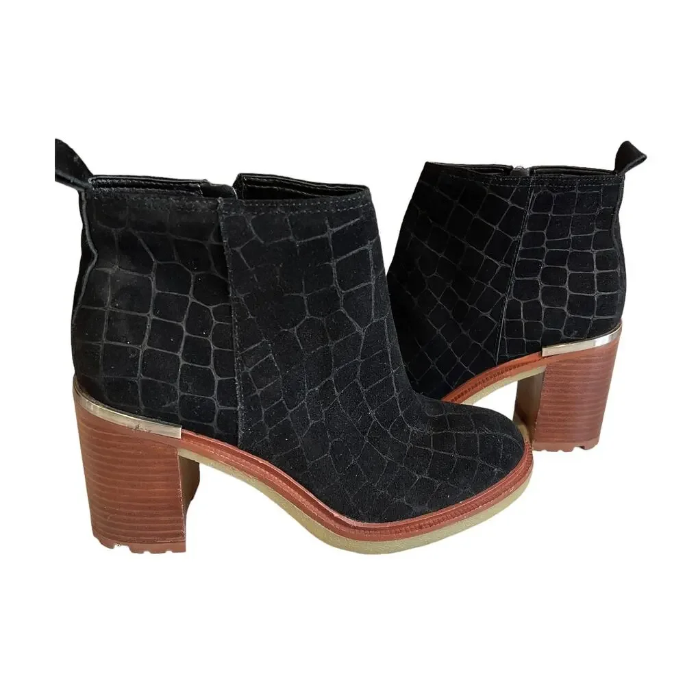 Vince Camuto Gorgan Croc Embossed Suede Ankle Boots Booties Black 9.5